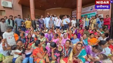 जगदलपुर में बुलडोजर कार्रवाई के बाद बेघर हुए परिवारों का फूटा गुस्सा, नगर निगम दफ्तर पर प्रदर्शन