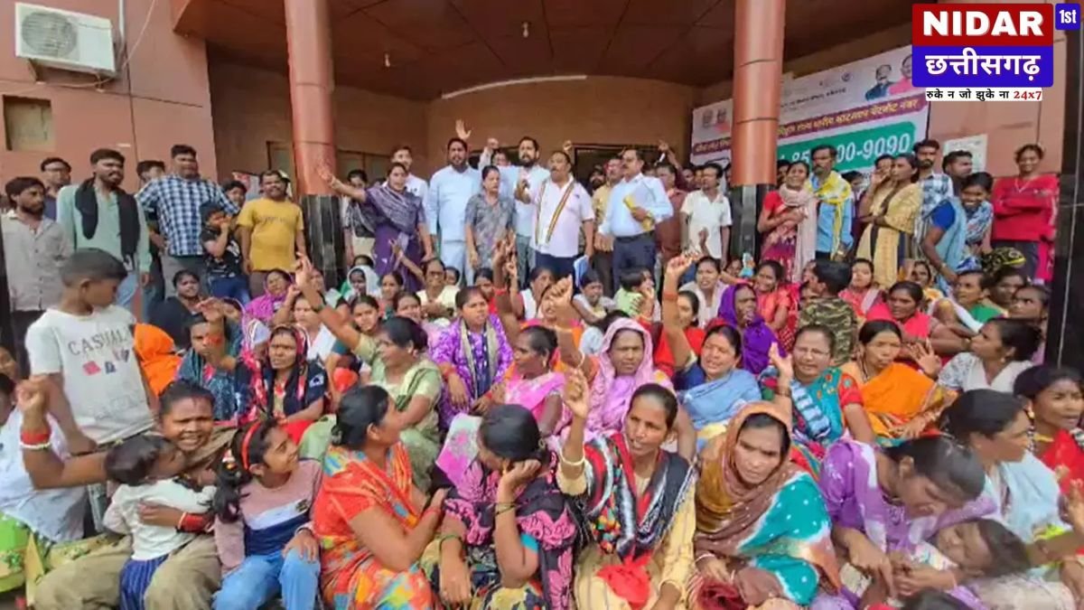 जगदलपुर में बुलडोजर कार्रवाई के बाद बेघर हुए परिवारों का फूटा गुस्सा, नगर निगम दफ्तर पर प्रदर्शन
