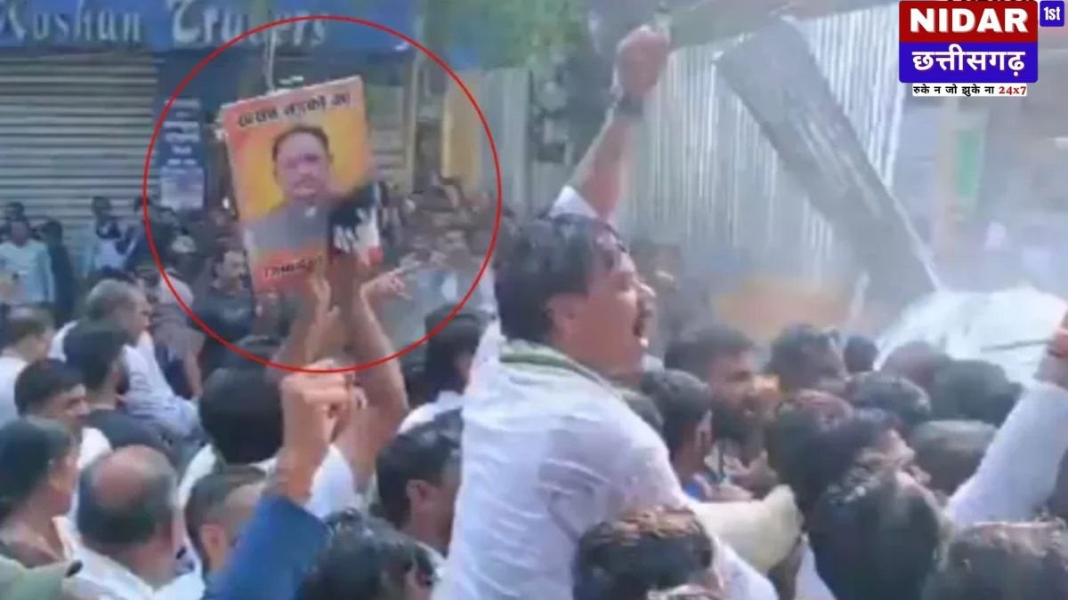 CG News: सीएम साय की तस्वीर से अभद्रता पर भड़की भाजपा, कांग्रेस नेताओं पर FIR दर्ज, वायरल वीडियो ने बढ़ाया सियासी पारा