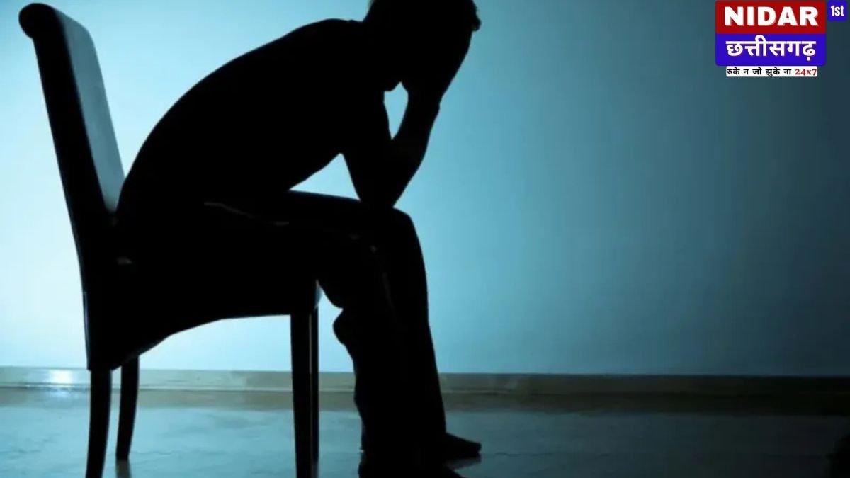 Raipur News: अधिकारियों की बेरुखी से तंग आकर रेलवे कर्मचारी ने पिया फिनाइल, दफ्तर में मचा हड़कंप; अस्पताल में भर्ती