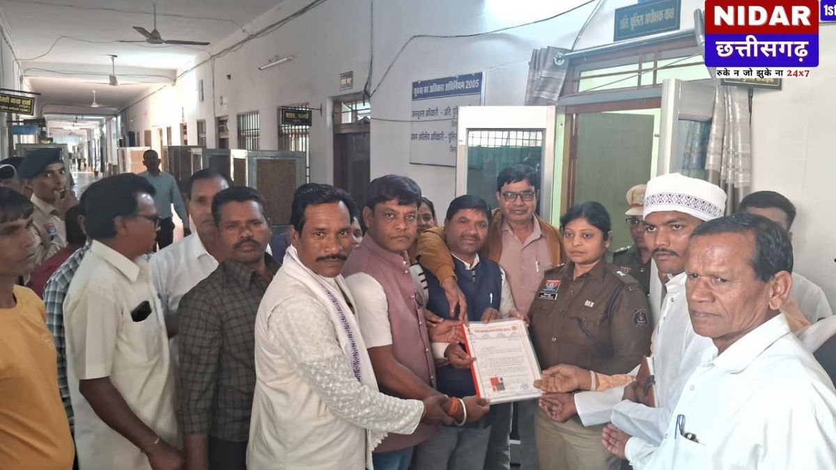 कथावाचक आशुतोष चैतन्य की टिप्पणी पर भड़का सतनामी समाज, SP को सौंपा ज्ञापन; एट्रोसिटी एक्ट में केस दर्ज करने की मांग