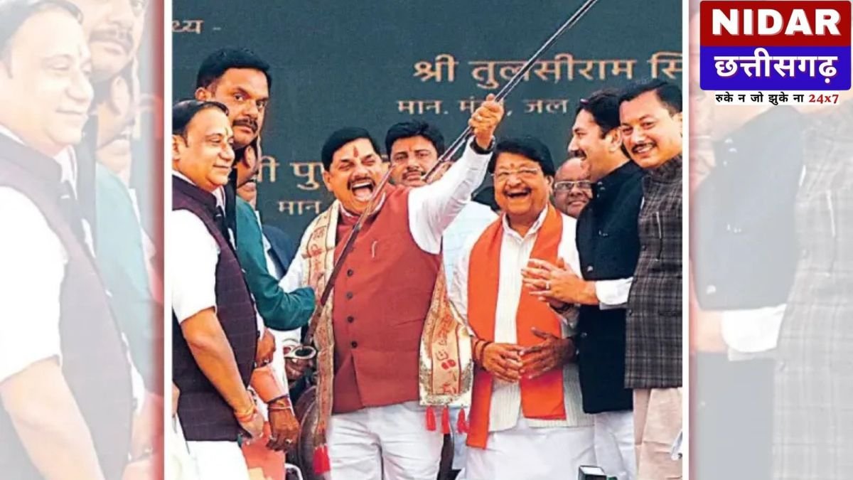 इंदौर में सियासी हलचल: सीएम के सामने ही अफसरों पर भड़के कैलाश विजयवर्गीय, बोले- 'दो साल से तुम्हें झेल रहा हूं', जानिए भरी बैठक में क्या हुआ?