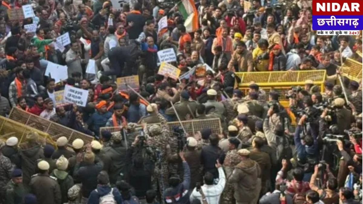 दिल्ली में भारी बवाल: बांग्लादेश उच्चायोग पर भिड़े प्रदर्शनकारी और पुलिस, दीपू चंद्र दास की हत्या पर फूटा गुस्सा