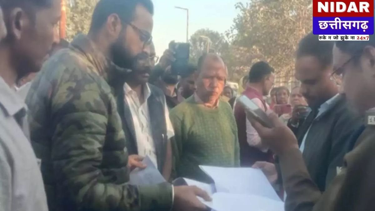 सरगुजा भूमि घोटाला: 70 एकड़ जमीन एक ही परिवार के नाम करने वाला पटवारी निलंबित, ऑनलाइन फर्जीवाड़े का भंडाफोड़