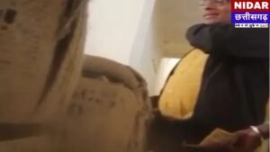 Patwari Suspended News: रिश्वतखोर पटवारी का 'डबल गेम' फेल: जिस वीडियो को बताया था 'फेक', उसी ने पहुँचाया सस्पेंशन तक; जानें पूरा मामला