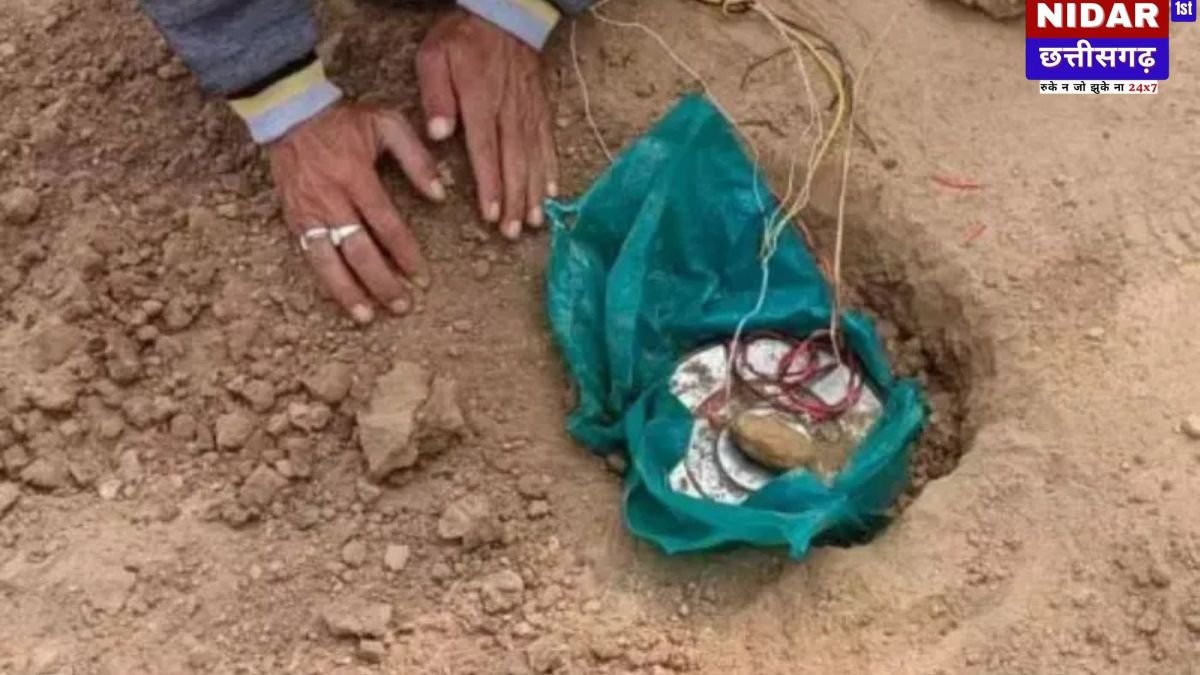 Headline: Chhattisgarh Naxalite Encounter: बीजापुर के जंगलों में गूंजी गोलियां, 2 नक्सली ढेर; 30KG के खौफनाक IED बरामद कर टली बड़ी साजिश