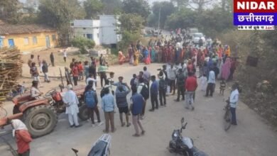 नरसिंहपुर में अवैध शराब के खिलाफ नारी शक्ति का हल्लाबोल: महिलाओं ने सड़क जाम कर जताया कड़ा विरोध