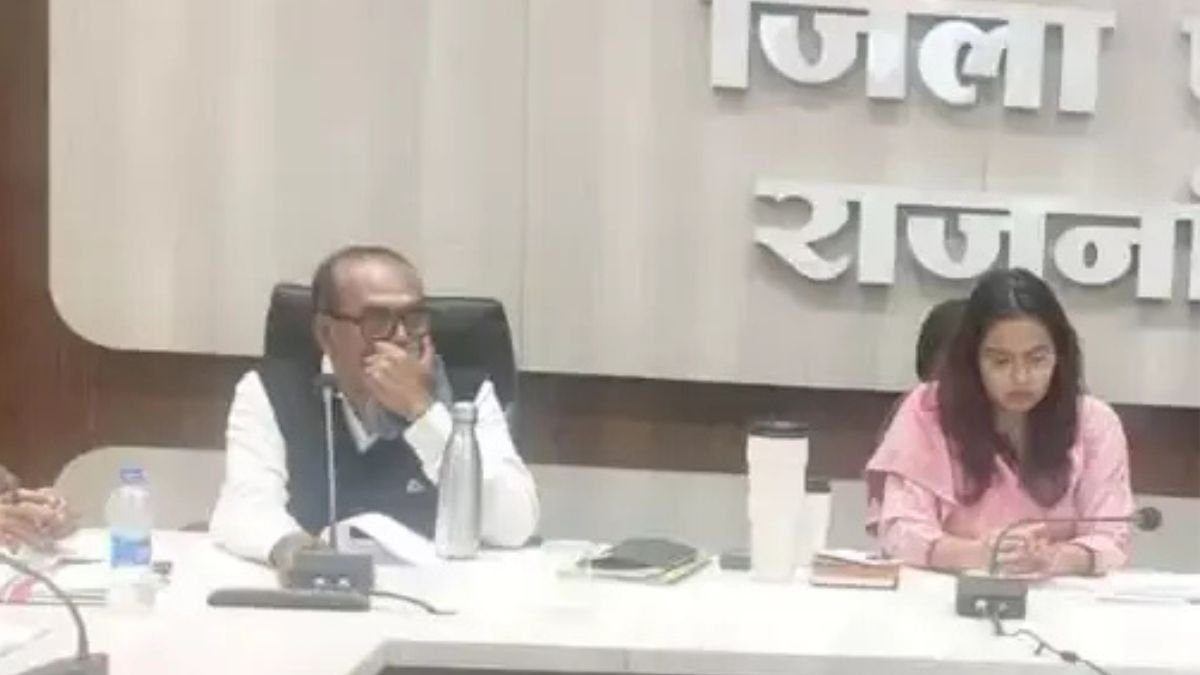 Board Exam 2025: Rajnandgaon Collector Action Mode में! खराब Result पर 20 Principals को थमाया Show Cause Notice