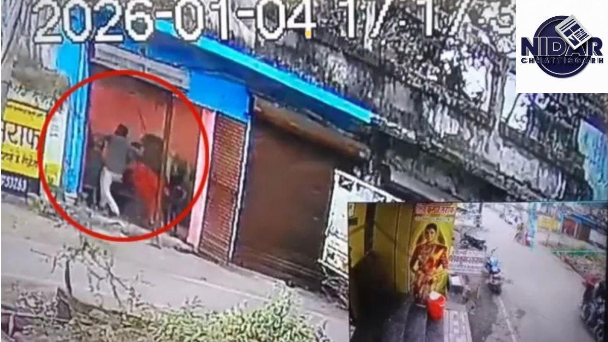 छत्तीसगढ़ समाचार: सत्संग कर रही बुजुर्ग महिलाओं पर युवक का जानलेवा हमला, CCTV में कैद हुई रूह कंपा देने वाली वारदात