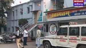 Korba Illegal Scrap News: आधी रात पुलिस की 'सर्जिकल स्ट्राइक'! सील दुकान के पास चल रहा था कबाड़ का काला धंधा, 3 गिरफ्तार