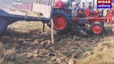 सूरजपुर सड़क हादसा: तेज रफ्तार ट्रैक्टर ने ली शिक्षिका की जान, मासूम बेटा गंभीर रूप से घायल