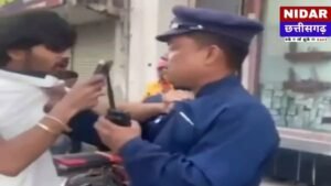Traffic Police vs Youth: Mahamaya Chowk पर मचे बवाल का Video! ट्रैफिक जवान ने जड़ा थप्पड़, तो युवक ने भी बरसाए मुक्के