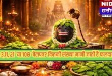 Offering Belpatra to Lord Shiva on Mahashivratri.