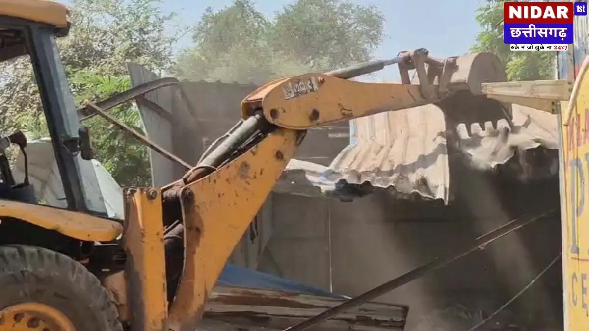 Durg Opium Case Update: Durg में 'अफीम' वाली खेती पर कड़ा एक्शन! BJP नेता के भाई की दुकान पर चला प्रशासन का Bulldozer