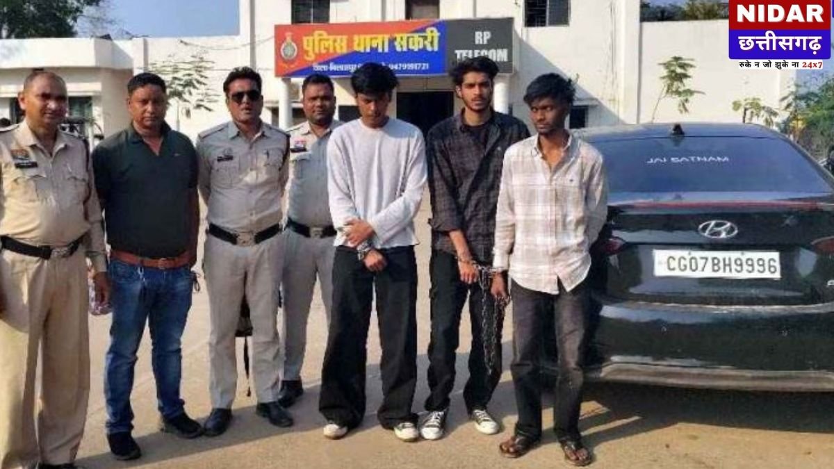 नेशनल हाईवे बना 'पार्टी स्पॉट': बीच सड़क पर युवती के साथ शराब पीकर मना रहे थे जन्मदिन, पुलिस ने कार सहित 4 को दबोचा