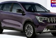 Mahindra XUV 7XO का जलवा: डिलीवरी शुरू होने के 3 महीने के भीतर 20,000 ग्राहकों तक पहुँची यह दमदार SUV भारतीय ऑटोमोबाइल सेक्टर की दिग्गज कंपनी महिंद्रा एंड महिंद्रा (Mahindra & Mahindra) की नई पेशकश, Mahindra XUV 7XO, ने बाजार में आते ही सफलता के झंडे गाड़ दिए हैं। ग्राहकों के बीच इस थ्री-रो (3-Row) एसयूवी का क्रेज इस कदर है कि डिलीवरी शुरू होने के मात्र 3 महीनों के भीतर ही कंपनी ने 20,000 यूनिट्स की रिटेल डिलीवरी का आंकड़ा पार कर लिया है। गौरतलब है कि महिंद्रा ने इस एसयूवी की आधिकारिक डिलीवरी 14 जनवरी 2026 से शुरू की थी। आइए जानते हैं कि आखिर क्यों यह कार भारतीय ग्राहकों की पहली पसंद बनी हुई है। इन वेरिएंट्स की बाजार में है सबसे ज्यादा डिमांड महिंद्रा के अनुसार, अब तक हुई डिलीवरी में सबसे बड़ा हिस्सा प्रीमियम वेरिएंट्स का रहा है। इनमें AX7, AX7T और AX7L वेरिएंट्स शामिल हैं, जिन्हें लॉन्चिंग के समय सबसे ज्यादा बुकिंग्स मिली थीं। कंपनी ने यह भी संकेत दिया है कि XUV 7XO की शुरुआती कीमतें केवल पहले 40,000 ग्राहकों के लिए ही मान्य हैं, इसके बाद कीमतों में संशोधन किया जा सकता है। फ्यूचरिस्टिक डिजाइन और प्रीमियम एक्सटीरियर Mahindra XUV 7XO को एक बेहद आधुनिक और क्लासी लुक दिया गया है। इसके बाहरी डिजाइन में कुछ खास एलिमेंट्स जोड़े गए हैं जो इसे भीड़ से अलग करते हैं: 19-इंच के शानदार डायमंड-कट अलॉय व्हील्स। आधुनिक रिट्रैक्टेबल डोर हैंडल्स (फ्लश हैंडल्स)। प्रीमियम लुक के लिए चारों तरफ पियानो ब्लैक क्लैडिंग का इस्तेमाल। इंटीरियर और लग्जरी फीचर्स का बेजोड़ संगम इस एसयूवी का केबिन किसी लग्जरी लाउंज से कम नहीं है। इसमें हाई-टेक फीचर्स और आरामदायक सफर का विशेष ध्यान रखा गया है: डिस्प्ले: 12.3-इंच का विशाल HD इंफोटेनमेंट सिस्टम। कंफर्ट: अगली और पिछली दोनों पंक्तियों में वेंटिलेटेड सीट्स की सुविधा। साउंड: म्यूजिक लवर्स के लिए 16-स्पीकर वाला Harman Kardon साउंड सिस्टम। विकल्प: यह कार 6 और 7-सीटर दोनों लेआउट के साथ उपलब्ध है। दमदार इंजन और टॉप-नॉच सेफ्टी महिंद्रा ने XUV 7XO में सुरक्षा और पावर का बेहतरीन संतुलन बनाया है। सेफ्टी: इसमें सुरक्षा के लिए 7 एयरबैग्स, 540-डिग्री कैमरा, इन-बिल्ट डैशकैम और 17 महत्वपूर्ण ADAS (Advanced Driver Assistance Systems) फीचर्स दिए गए हैं। इंजन: इसमें 2.0-लीटर टर्बो-पेट्रोल और 2.2-लीटर डीजल इंजन का विकल्प मिलता है। ट्रांसमिशन: ग्राहकों को 6-स्पीड मैनुअल और ऑटोमैटिक गियरबॉक्स चुनने की आजादी मिलती है। आगामी योजना: कम बजट वाले वेरिएंट्स की तैयारी महिंद्रा की योजना अब अपनी बिक्री की रफ्तार को और बढ़ाने की है। कंपनी जल्द ही AX, AX3 और AX5 जैसे मिड और बेस वेरिएंट्स की डिलीवरी भी बड़े स्तर पर शुरू करने जा रही है। उम्मीद की जा रही है कि इन वेरिएंट्स की उपलब्धता के बाद XUV 7XO की बिक्री के आंकड़े और भी तेजी से ऊपर जाएंगे।