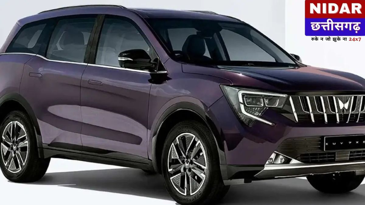 Mahindra XUV 7XO का जलवा: डिलीवरी शुरू होने के 3 महीने के भीतर 20,000 ग्राहकों तक पहुँची यह दमदार SUV भारतीय ऑटोमोबाइल सेक्टर की दिग्गज कंपनी महिंद्रा एंड महिंद्रा (Mahindra & Mahindra) की नई पेशकश, Mahindra XUV 7XO, ने बाजार में आते ही सफलता के झंडे गाड़ दिए हैं। ग्राहकों के बीच इस थ्री-रो (3-Row) एसयूवी का क्रेज इस कदर है कि डिलीवरी शुरू होने के मात्र 3 महीनों के भीतर ही कंपनी ने 20,000 यूनिट्स की रिटेल डिलीवरी का आंकड़ा पार कर लिया है। गौरतलब है कि महिंद्रा ने इस एसयूवी की आधिकारिक डिलीवरी 14 जनवरी 2026 से शुरू की थी। आइए जानते हैं कि आखिर क्यों यह कार भारतीय ग्राहकों की पहली पसंद बनी हुई है। इन वेरिएंट्स की बाजार में है सबसे ज्यादा डिमांड महिंद्रा के अनुसार, अब तक हुई डिलीवरी में सबसे बड़ा हिस्सा प्रीमियम वेरिएंट्स का रहा है। इनमें AX7, AX7T और AX7L वेरिएंट्स शामिल हैं, जिन्हें लॉन्चिंग के समय सबसे ज्यादा बुकिंग्स मिली थीं। कंपनी ने यह भी संकेत दिया है कि XUV 7XO की शुरुआती कीमतें केवल पहले 40,000 ग्राहकों के लिए ही मान्य हैं, इसके बाद कीमतों में संशोधन किया जा सकता है। फ्यूचरिस्टिक डिजाइन और प्रीमियम एक्सटीरियर Mahindra XUV 7XO को एक बेहद आधुनिक और क्लासी लुक दिया गया है। इसके बाहरी डिजाइन में कुछ खास एलिमेंट्स जोड़े गए हैं जो इसे भीड़ से अलग करते हैं: 19-इंच के शानदार डायमंड-कट अलॉय व्हील्स। आधुनिक रिट्रैक्टेबल डोर हैंडल्स (फ्लश हैंडल्स)। प्रीमियम लुक के लिए चारों तरफ पियानो ब्लैक क्लैडिंग का इस्तेमाल। इंटीरियर और लग्जरी फीचर्स का बेजोड़ संगम इस एसयूवी का केबिन किसी लग्जरी लाउंज से कम नहीं है। इसमें हाई-टेक फीचर्स और आरामदायक सफर का विशेष ध्यान रखा गया है: डिस्प्ले: 12.3-इंच का विशाल HD इंफोटेनमेंट सिस्टम। कंफर्ट: अगली और पिछली दोनों पंक्तियों में वेंटिलेटेड सीट्स की सुविधा। साउंड: म्यूजिक लवर्स के लिए 16-स्पीकर वाला Harman Kardon साउंड सिस्टम। विकल्प: यह कार 6 और 7-सीटर दोनों लेआउट के साथ उपलब्ध है। दमदार इंजन और टॉप-नॉच सेफ्टी महिंद्रा ने XUV 7XO में सुरक्षा और पावर का बेहतरीन संतुलन बनाया है। सेफ्टी: इसमें सुरक्षा के लिए 7 एयरबैग्स, 540-डिग्री कैमरा, इन-बिल्ट डैशकैम और 17 महत्वपूर्ण ADAS (Advanced Driver Assistance Systems) फीचर्स दिए गए हैं। इंजन: इसमें 2.0-लीटर टर्बो-पेट्रोल और 2.2-लीटर डीजल इंजन का विकल्प मिलता है। ट्रांसमिशन: ग्राहकों को 6-स्पीड मैनुअल और ऑटोमैटिक गियरबॉक्स चुनने की आजादी मिलती है। आगामी योजना: कम बजट वाले वेरिएंट्स की तैयारी महिंद्रा की योजना अब अपनी बिक्री की रफ्तार को और बढ़ाने की है। कंपनी जल्द ही AX, AX3 और AX5 जैसे मिड और बेस वेरिएंट्स की डिलीवरी भी बड़े स्तर पर शुरू करने जा रही है। उम्मीद की जा रही है कि इन वेरिएंट्स की उपलब्धता के बाद XUV 7XO की बिक्री के आंकड़े और भी तेजी से ऊपर जाएंगे।