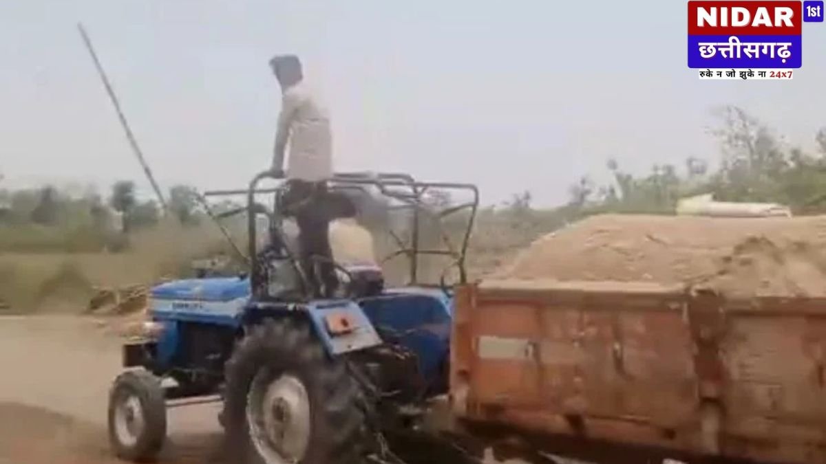 Stunt or Suicide? Bilaspur के Kota में अवैध रेत से भरी ट्रैक्टर पर युवक का जानलेवा करतब, Video Viral!