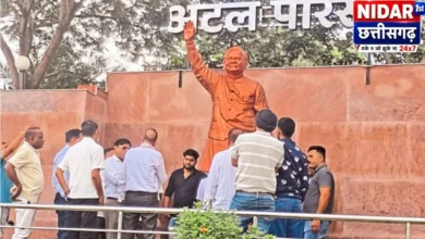 अटल प्रतिमा विवाद: कांसे की जगह पीतल-स्टील से बनी मूर्ति, इंजीनियर सस्पेंड