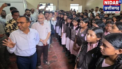 सरगुजा में एकलव्य स्कूल की छात्राओं का हल्ला बोल, 30 किमी पैदल चलकर पहुंचीं कलेक्टर के पास, प्राचार्य हटाए गए