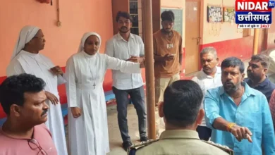कोंटा के स्कूल में शिक्षिका के लाल वस्त्र पर विवाद, प्रशासन ने की दोनों पक्षों से चर्चा